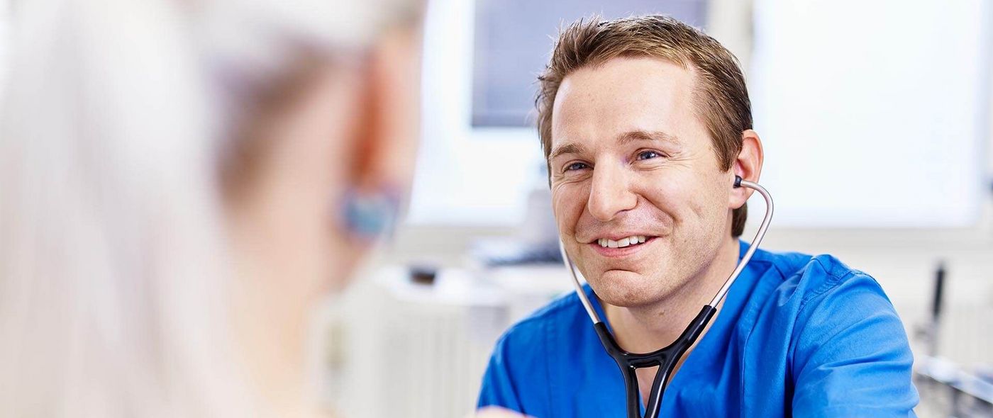 Arzt im Patientengespräch